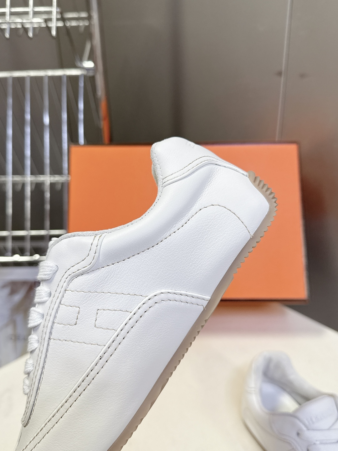 Hermes 爱马仕春夏最新款德训鞋 休闲鞋 超多明星网红种草 专柜非常难配货 采用本质线条的“H斜切”