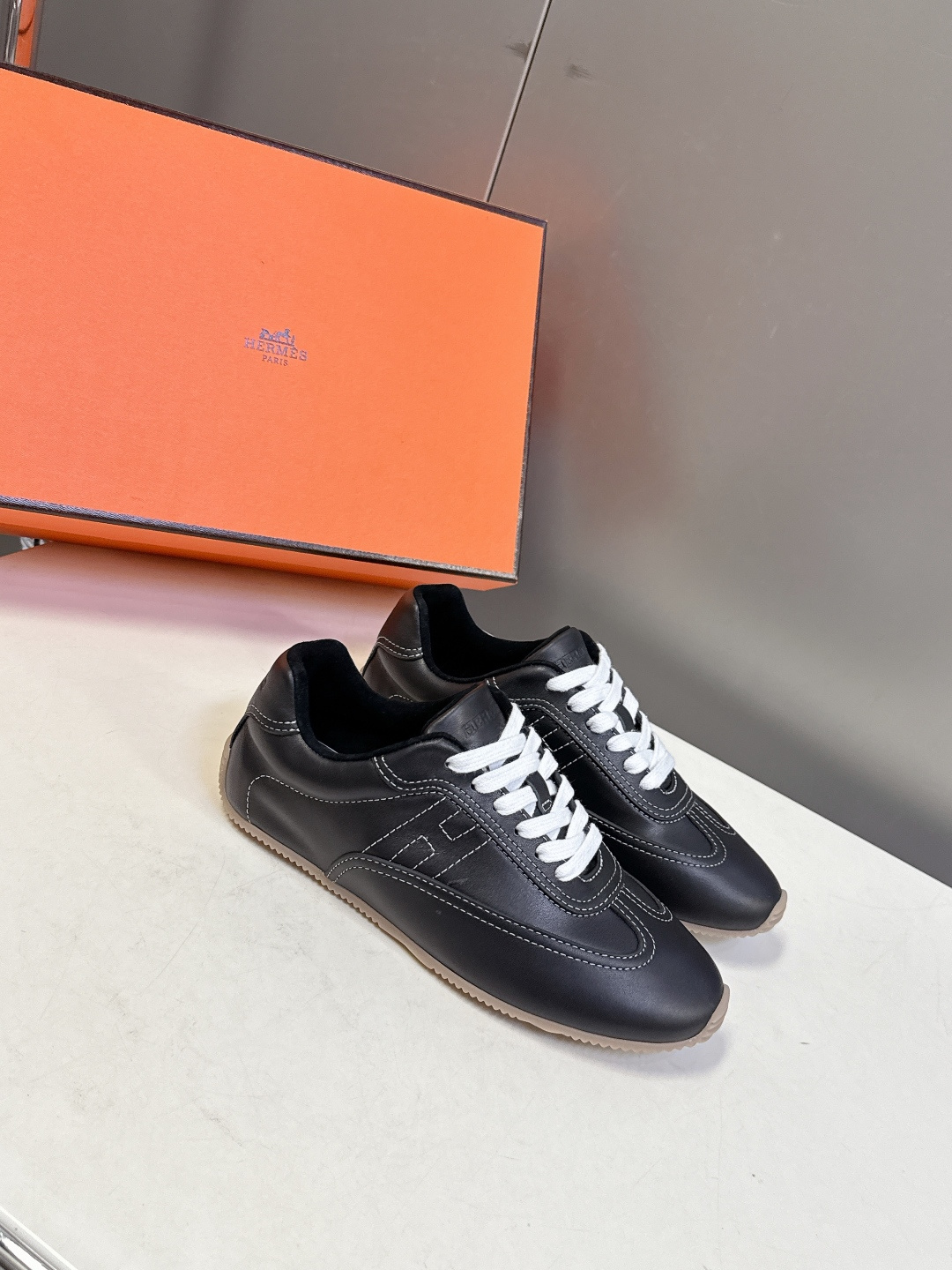 Hermes 爱马仕春夏最新款德训鞋 休闲鞋 超多明星网红种草 专柜非常难配货 采用本质线条的“H斜切”
