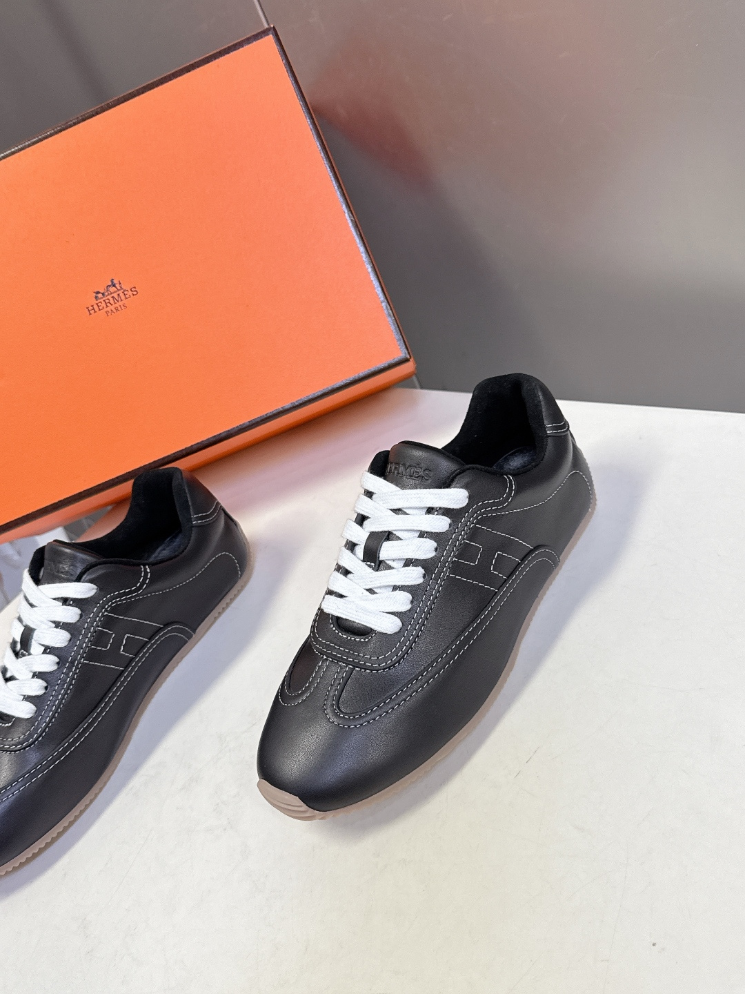 Hermes 爱马仕春夏最新款德训鞋 休闲鞋 超多明星网红种草 专柜非常难配货 采用本质线条的“H斜切”
