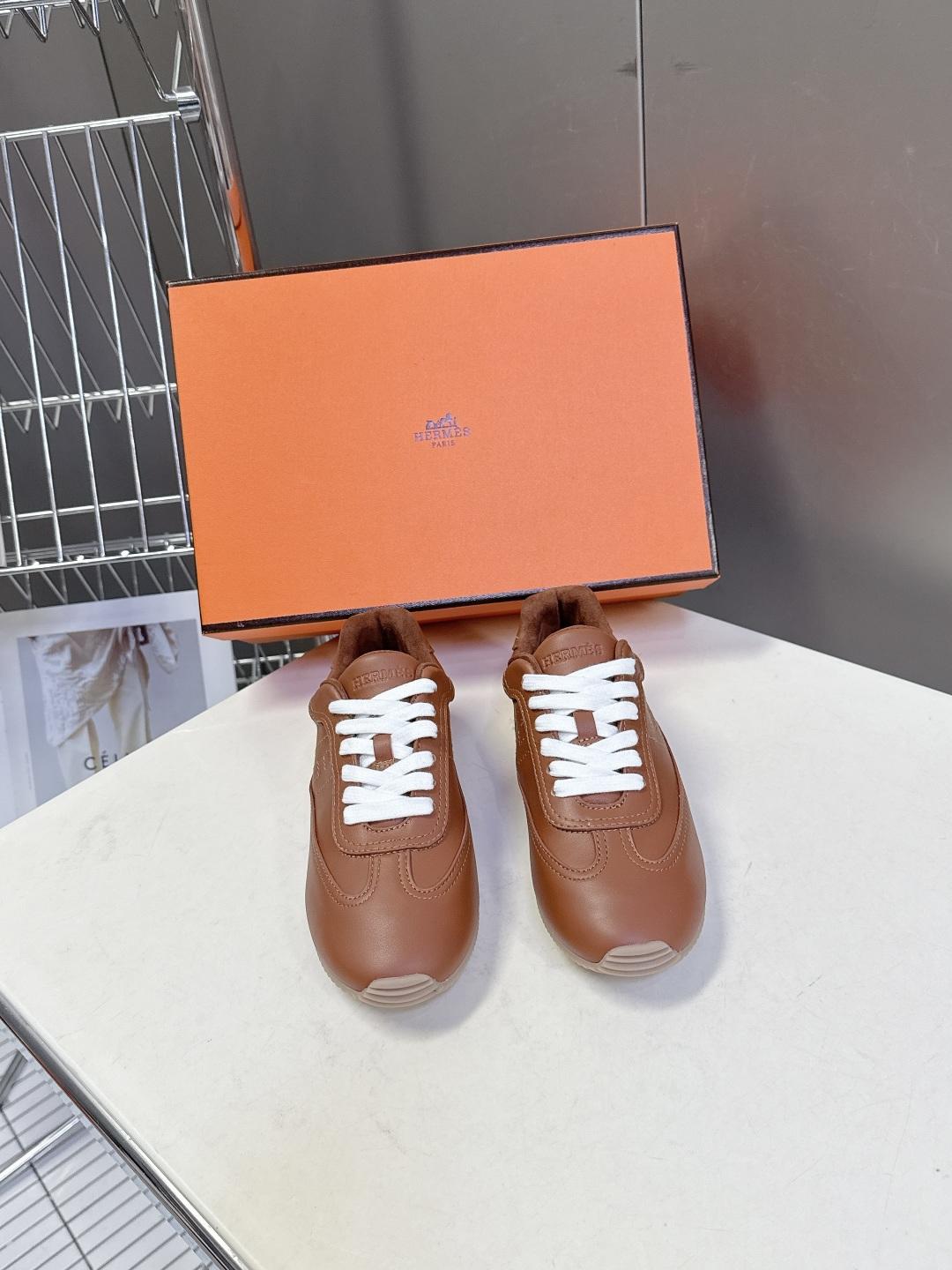 Hermes 爱马仕春夏最新款德训鞋 休闲鞋 超多明星网红种草 专柜非常难配货 采用本质线条的“H斜切”