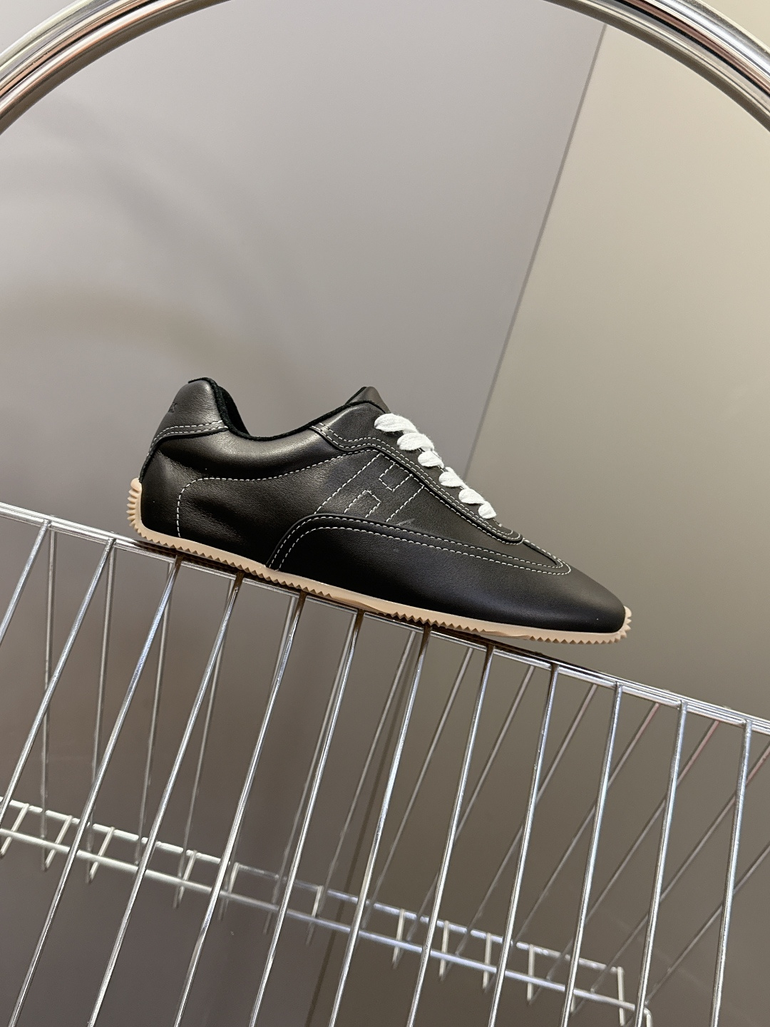 Hermes 爱马仕春夏最新款德训鞋 休闲鞋 超多明星网红种草 专柜非常难配货 采用本质线条的“H斜切”