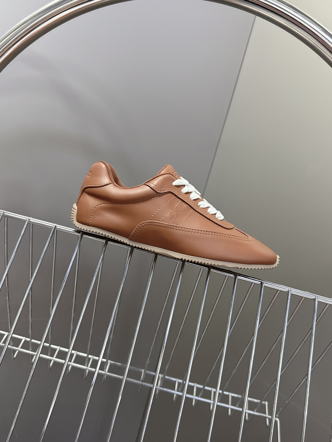 Hermes 爱马仕春夏最新款德训鞋 休闲鞋 超多明星网红种草 专柜非常难配货 采用本质线条的“H斜切”