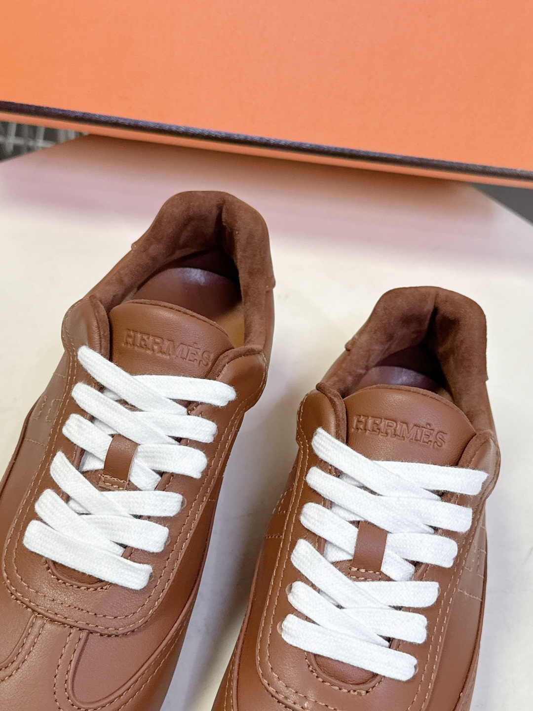 Hermes 爱马仕春夏最新款德训鞋 休闲鞋 超多明星网红种草 专柜非常难配货 采用本质线条的“H斜切”