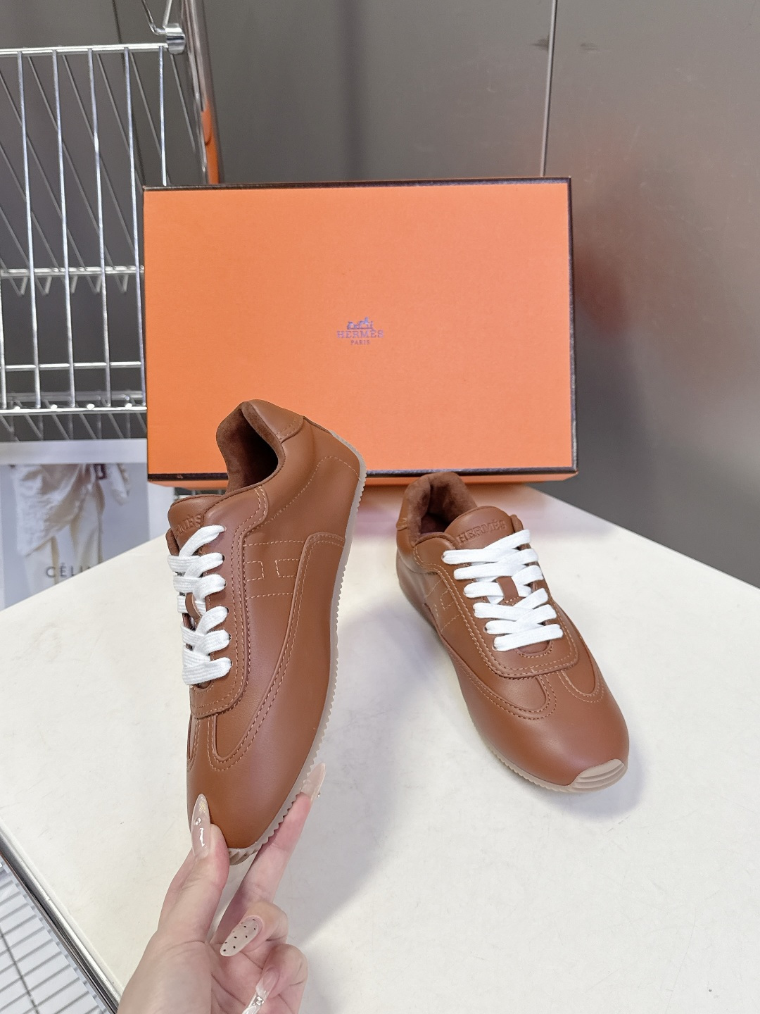 Hermes 爱马仕春夏最新款德训鞋 休闲鞋 超多明星网红种草 专柜非常难配货 采用本质线条的“H斜切”