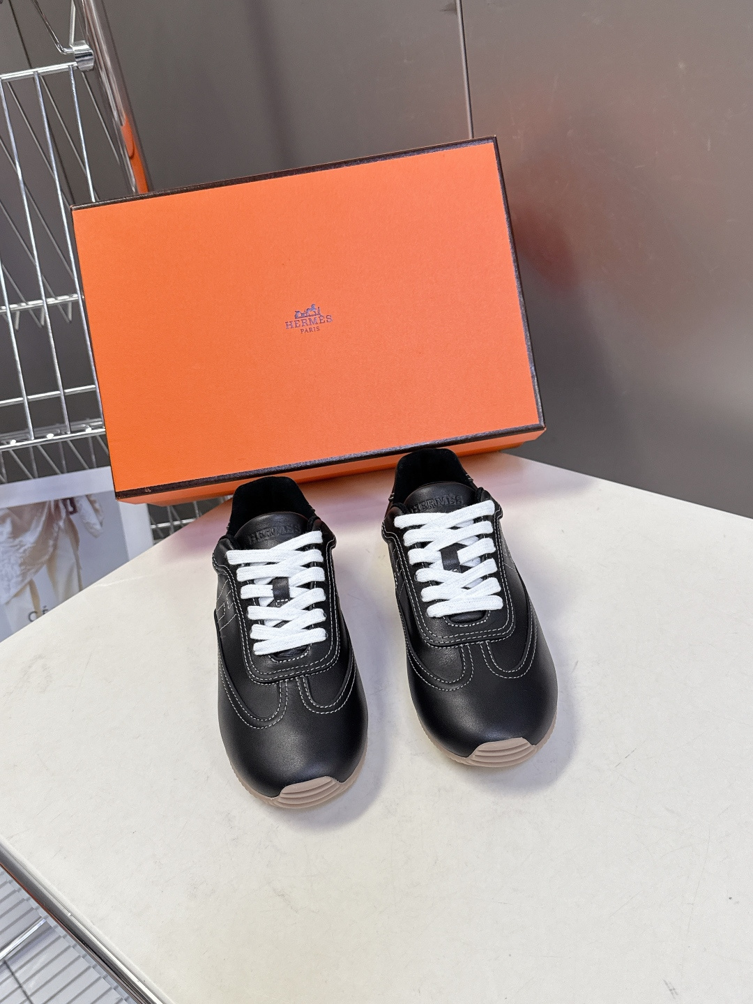 Hermes 爱马仕春夏最新款德训鞋 休闲鞋 超多明星网红种草 专柜非常难配货 采用本质线条的“H斜切”