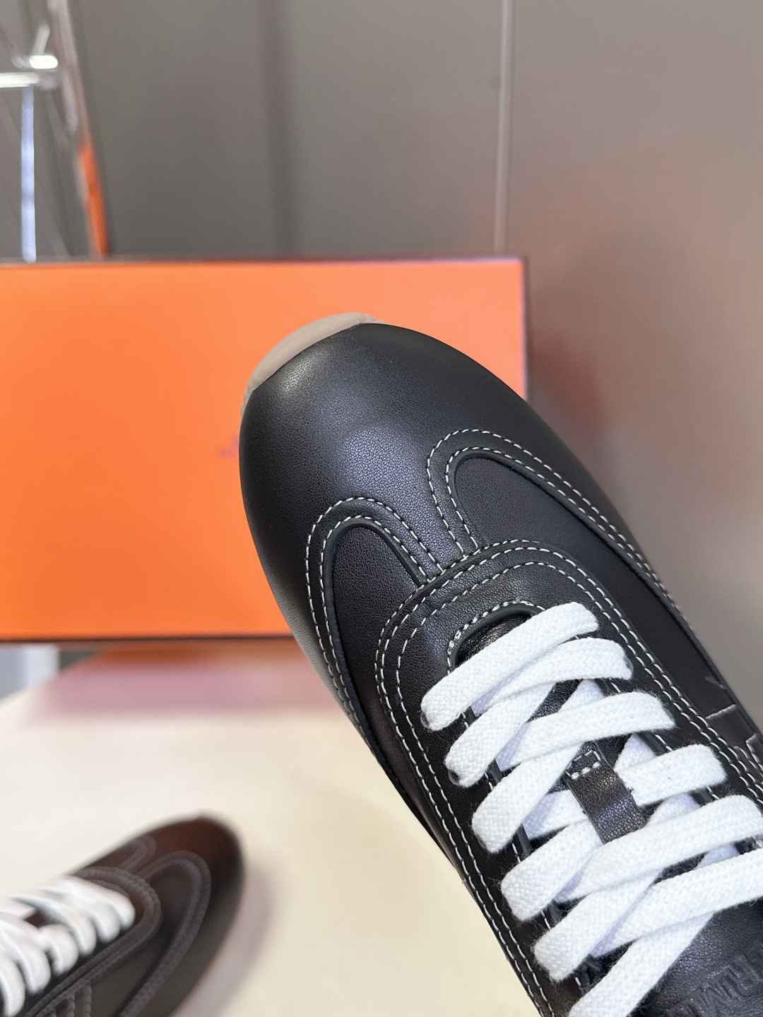 Hermes 爱马仕春夏最新款德训鞋 休闲鞋 超多明星网红种草 专柜非常难配货 采用本质线条的“H斜切”