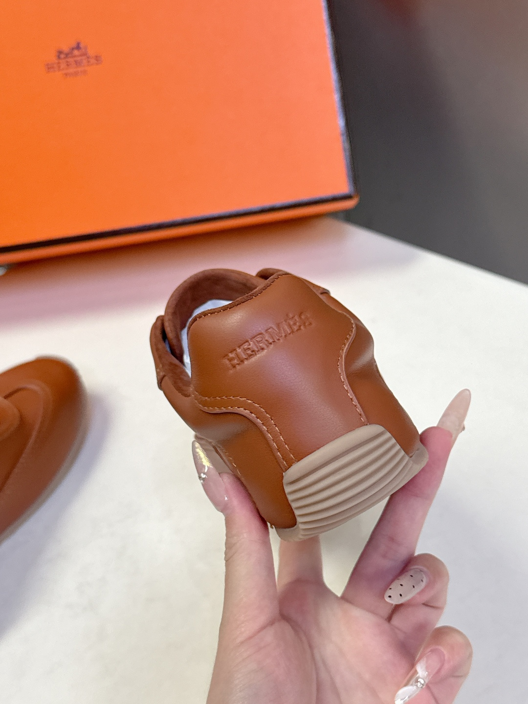 Hermes 爱马仕春夏最新款德训鞋 休闲鞋 超多明星网红种草 专柜非常难配货 采用本质线条的“H斜切”