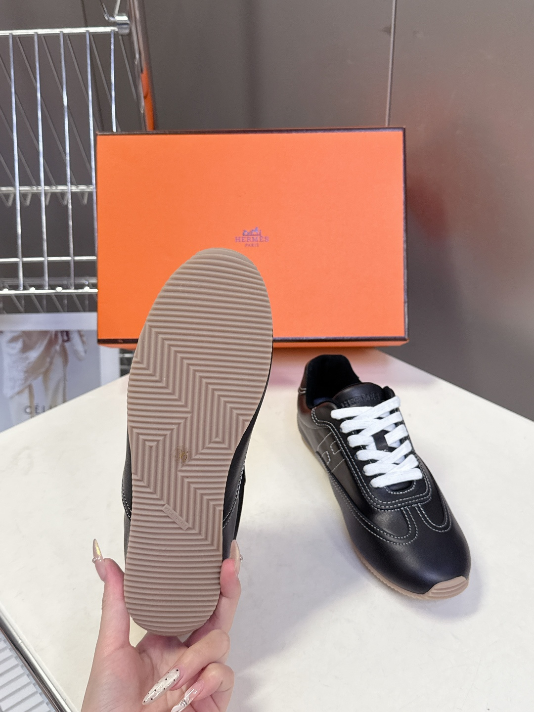 Hermes 爱马仕春夏最新款德训鞋 休闲鞋 超多明星网红种草 专柜非常难配货 采用本质线条的“H斜切”