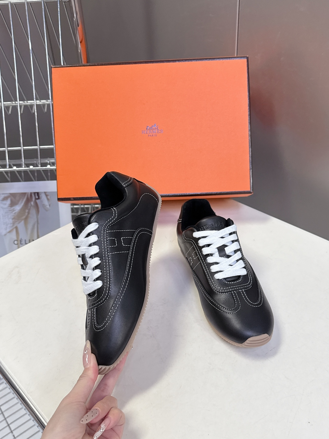 Hermes 爱马仕春夏最新款德训鞋 休闲鞋 超多明星网红种草 专柜非常难配货 采用本质线条的“H斜切”