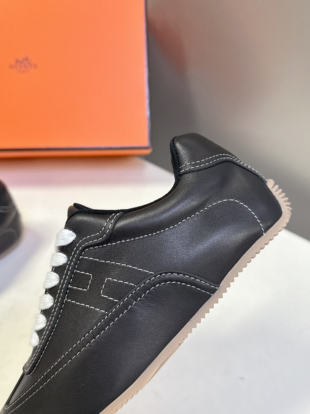 Hermes 爱马仕春夏最新款德训鞋 休闲鞋 超多明星网红种草 专柜非常难配货 采用本质线条的“H斜切”