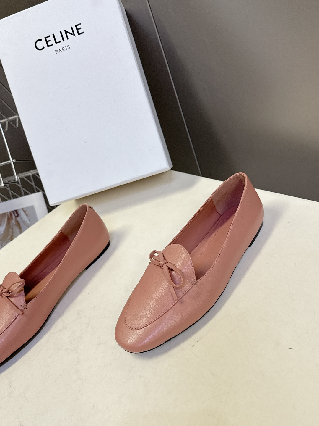 CELINE思琳2026春夏最新款乐福鞋超多明星网红种草 今年超火的乐福鞋 简简单单的老钱风穿搭 妥妥大