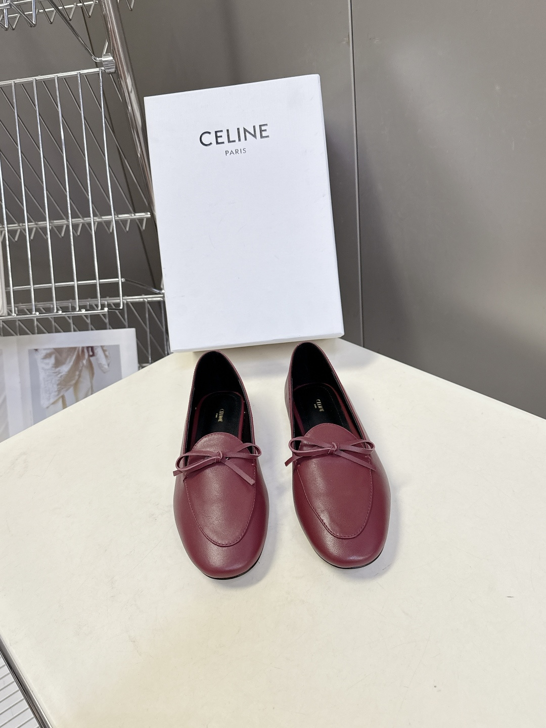 NO:692914,CELINE's latest spring and summer loafers for 2026. There are many celebrities and Internet celebrities. This year's super popular loafers. Simple old money style outfit. Produced by a big factory. Don't worry about quality control. Retro and modern design, can be easily worn in suit pants, skirts and jeans. Low-key and full of temperament. Upper imported from Italy. Calf leather outsole  Italian genuine leather outsole Size 35-40 (40 is custom-made and non-refundable), single shoes, celine, loafers, skirts, jeans, business suit, cowhide, Leather soles19860909CELINE思琳2026春夏最新款乐福鞋 超多明星网红种草 今年超火的乐福鞋 简简单单的老钱风穿搭 妥妥大厂出品 品质品控不用担心 复古摩登设计,西装裤、裙装、牛仔裤都能轻松驾驭,低调又气质满满 鞋面意大利进口小牛皮 大底 意大利真皮大底Size35-40（40订做不退换）,单鞋,celine,loafers,skirts,jeans,business suit,cowhide,Leather soles,Women's Shoes