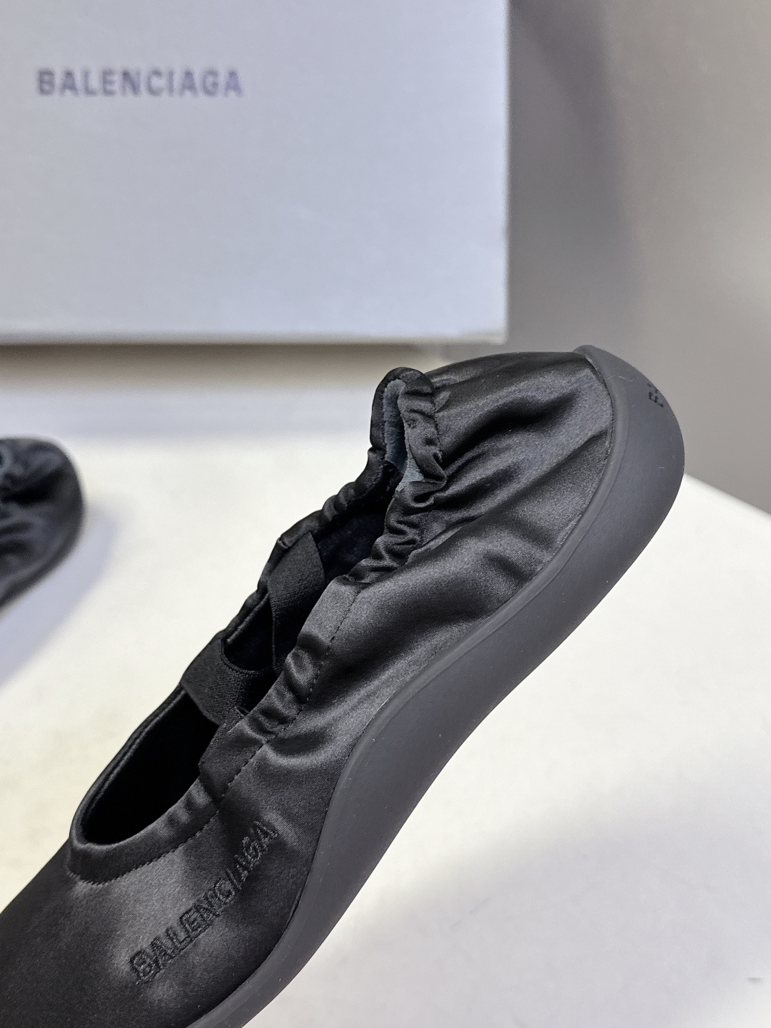BALENCIAGA巴黎世家芭蕾舞鞋 跳舞鞋 好多明星网红种草 超经典的鞋型设计 永不过时的穿搭 这款芭