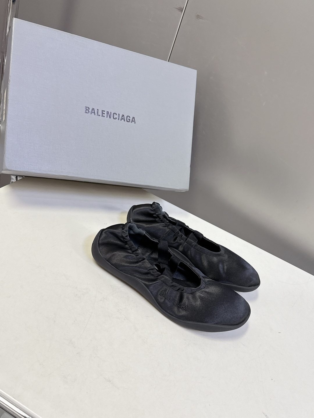 BALENCIAGA巴黎世家芭蕾舞鞋 跳舞鞋 好多明星网红种草 超经典的鞋型设计 永不过时的穿搭 这款芭
