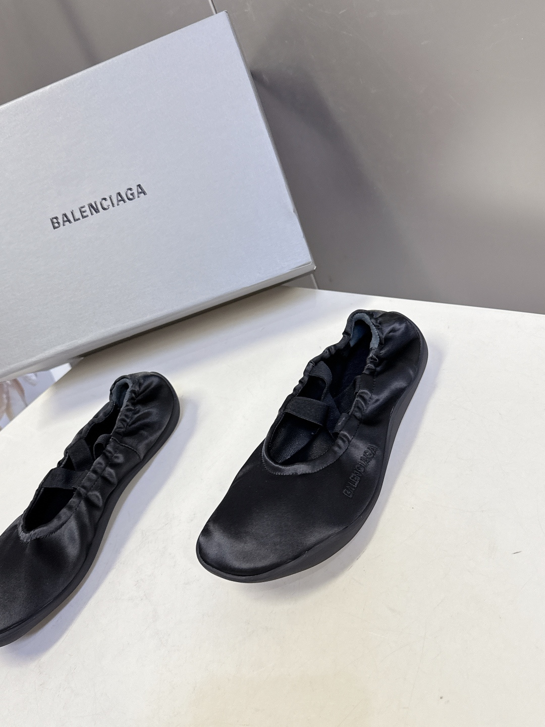 BALENCIAGA巴黎世家芭蕾舞鞋 跳舞鞋 好多明星网红种草 超经典的鞋型设计 永不过时的穿搭 这款芭