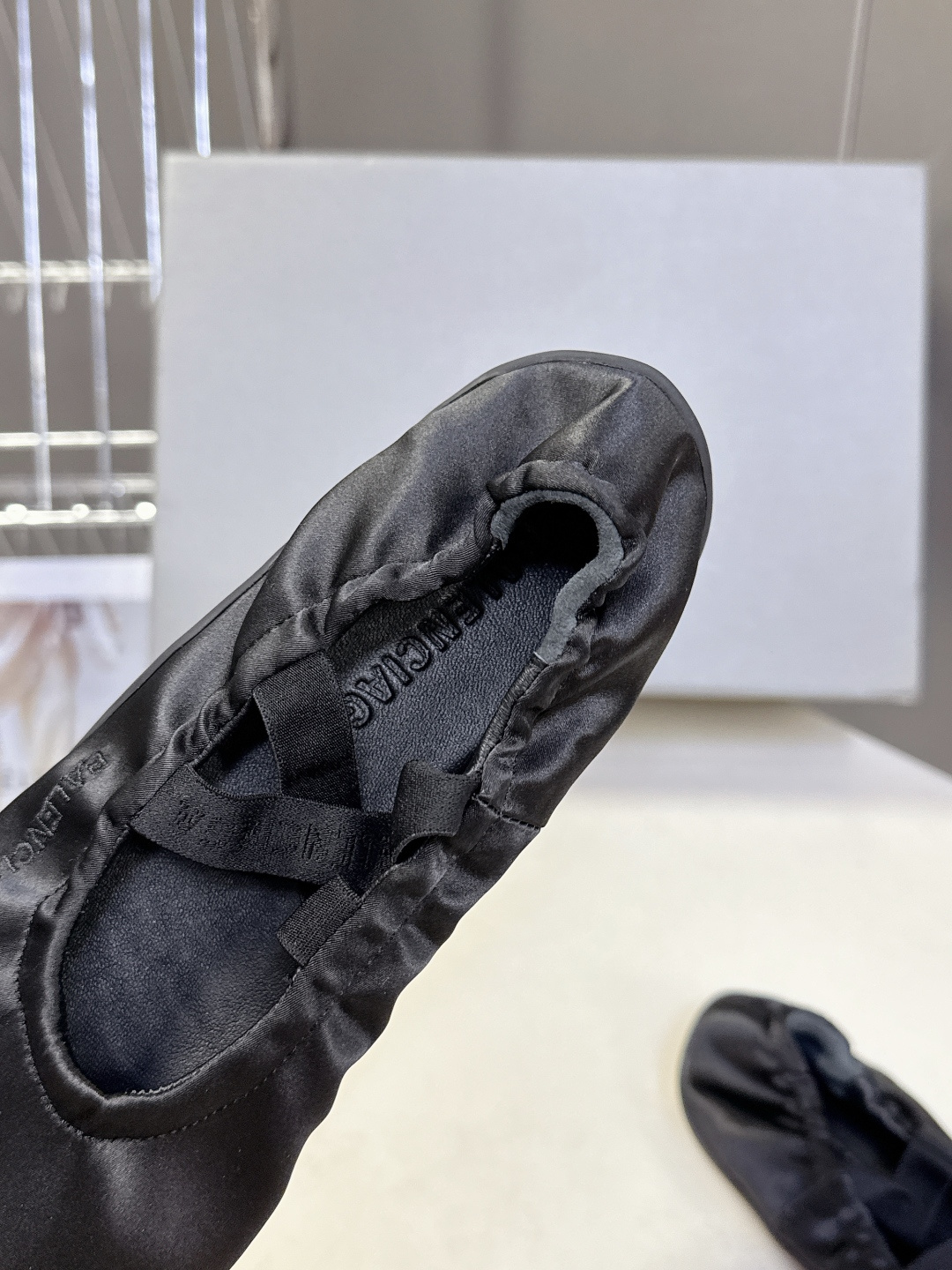 BALENCIAGA巴黎世家芭蕾舞鞋 跳舞鞋 好多明星网红种草 超经典的鞋型设计 永不过时的穿搭 这款芭