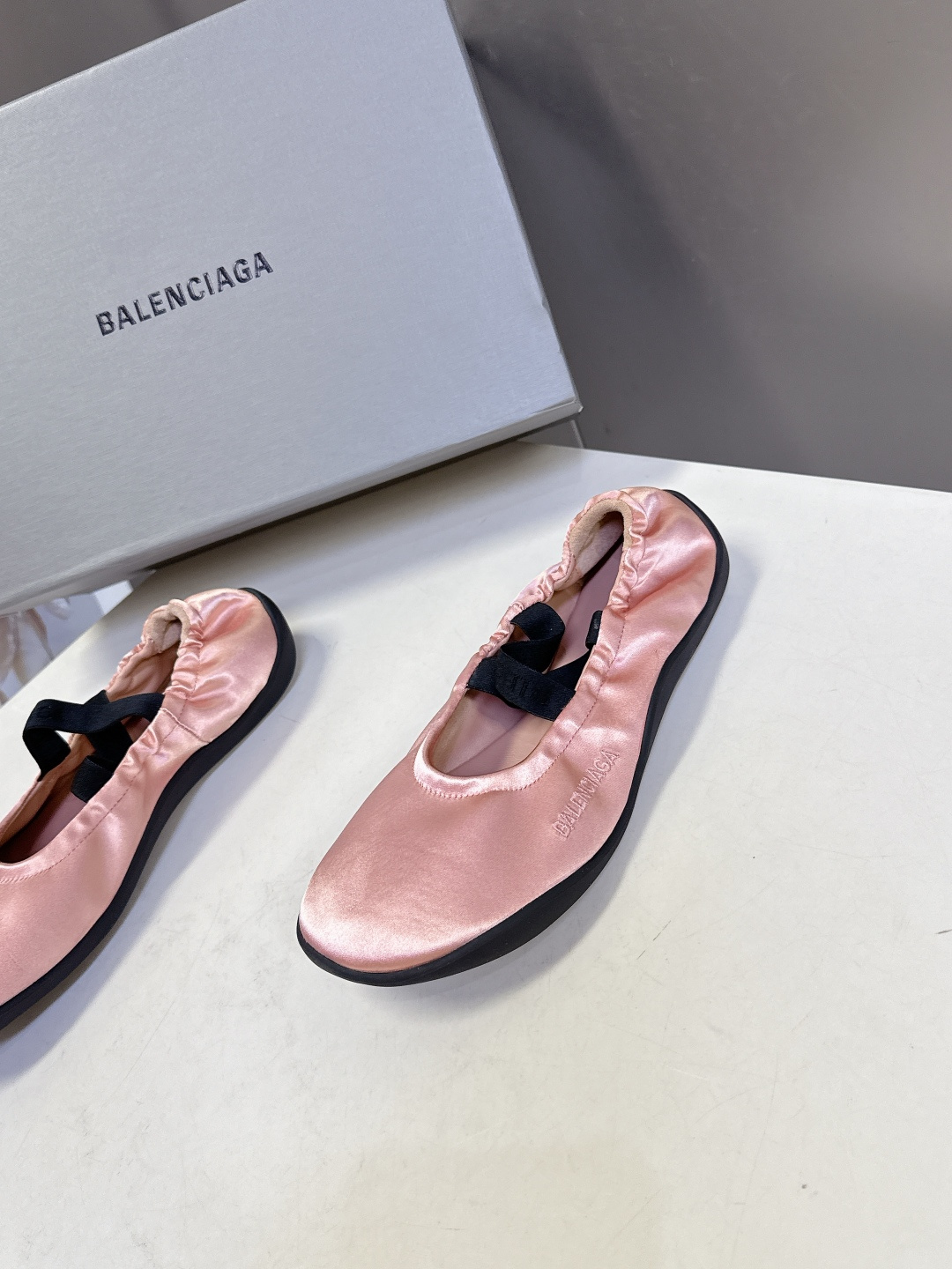 BALENCIAGA巴黎世家芭蕾舞鞋 跳舞鞋 好多明星网红种草 超经典的鞋型设计 永不过时的穿搭 这款芭