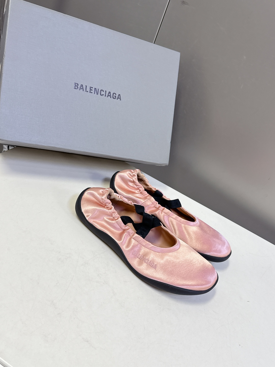 BALENCIAGA巴黎世家芭蕾舞鞋 跳舞鞋 好多明星网红种草 超经典的鞋型设计 永不过时的穿搭 这款芭