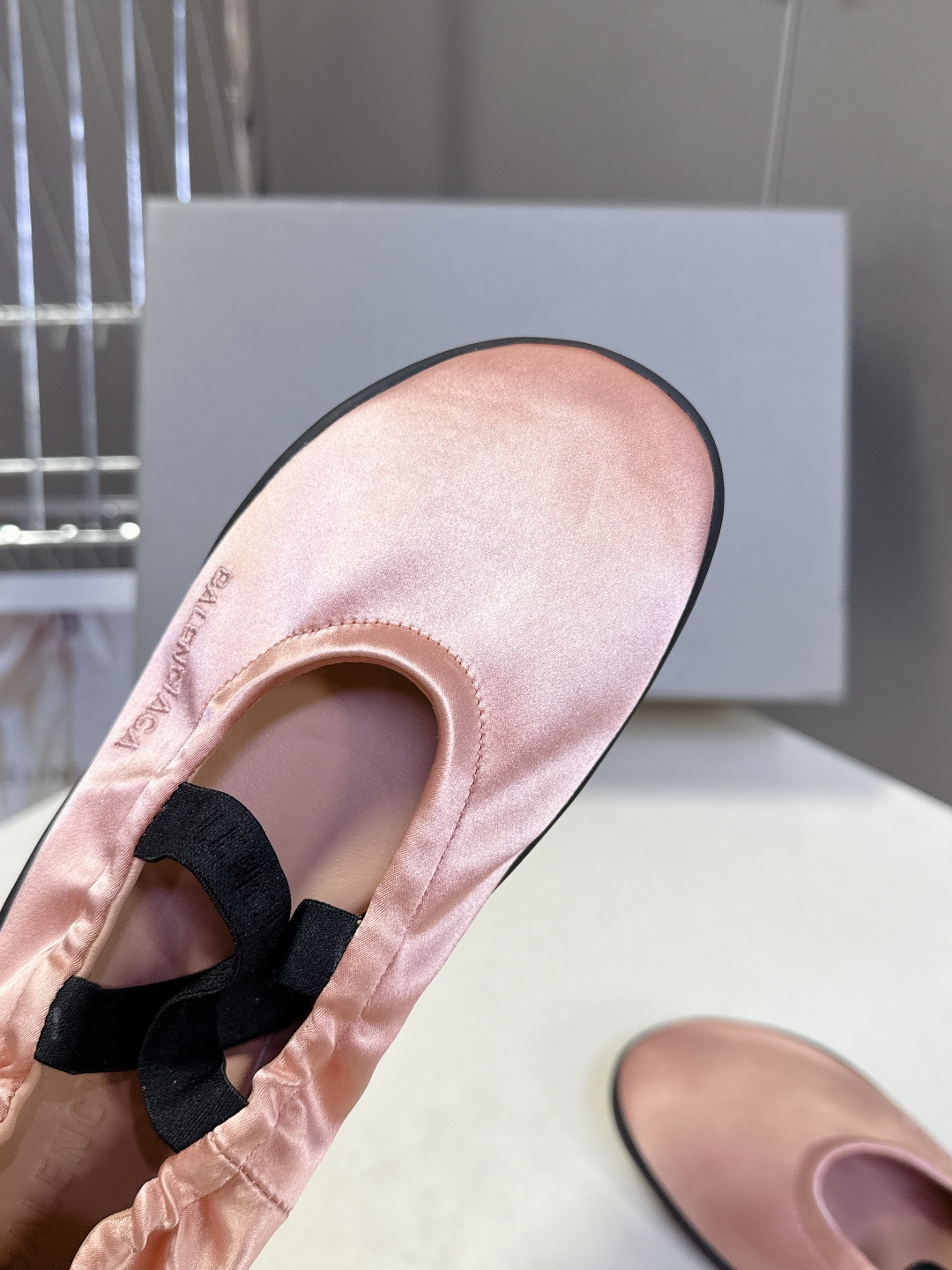 BALENCIAGA巴黎世家芭蕾舞鞋 跳舞鞋 好多明星网红种草 超经典的鞋型设计 永不过时的穿搭 这款芭