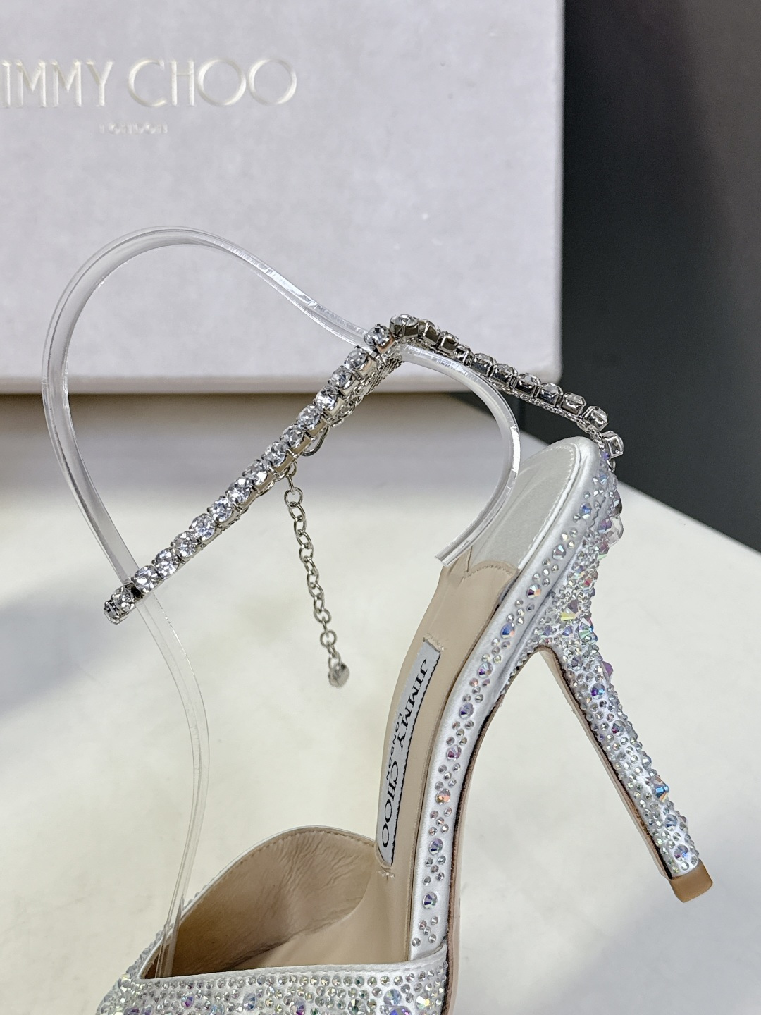 水钻星空🎀JlMMY CHOO🎀摩登鞋履，街拍神器SAE水晶链高跟凉鞋 尖拖系列 幻彩拼色烫钻款 夺目彩