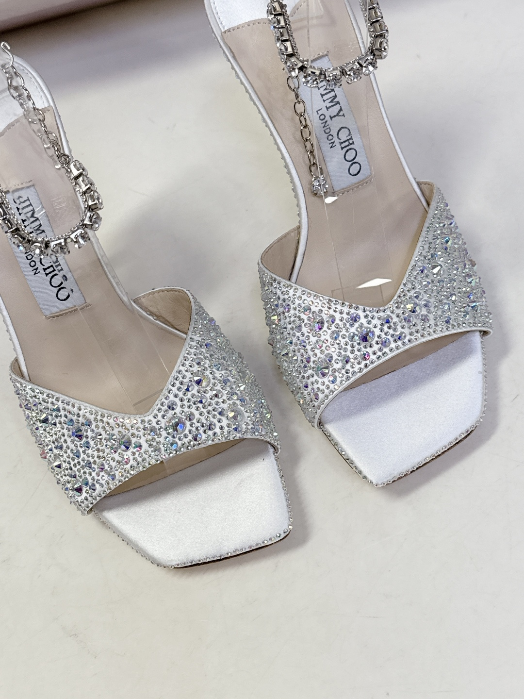 水钻星空🎀JlMMY CHOO🎀摩登鞋履，街拍神器SAE水晶链高跟凉鞋 尖拖系列 幻彩拼色烫钻款 夺目彩