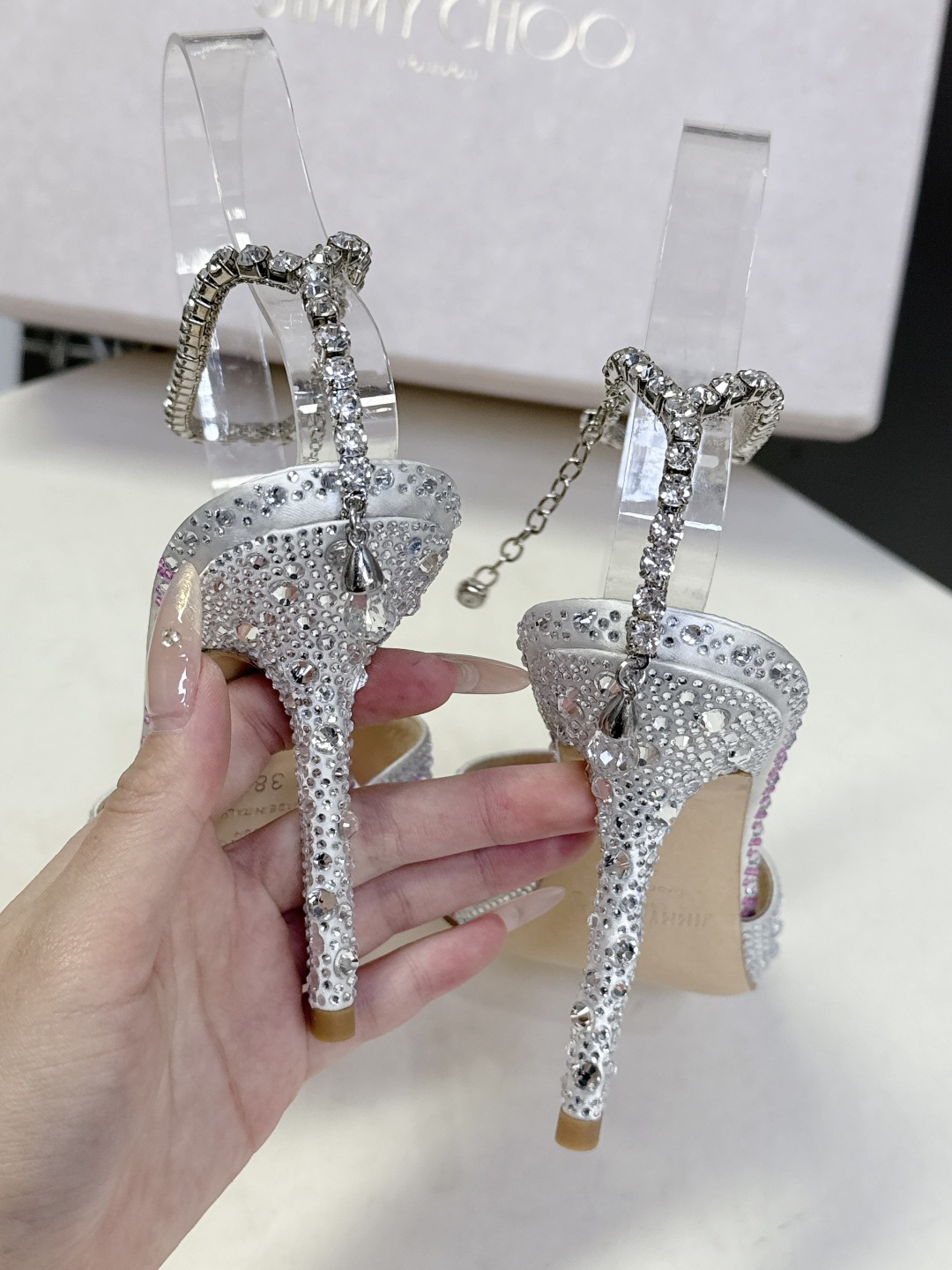 水钻星空🎀JlMMY CHOO🎀摩登鞋履，街拍神器SAE水晶链高跟凉鞋 尖拖系列 幻彩拼色烫钻款 夺目彩