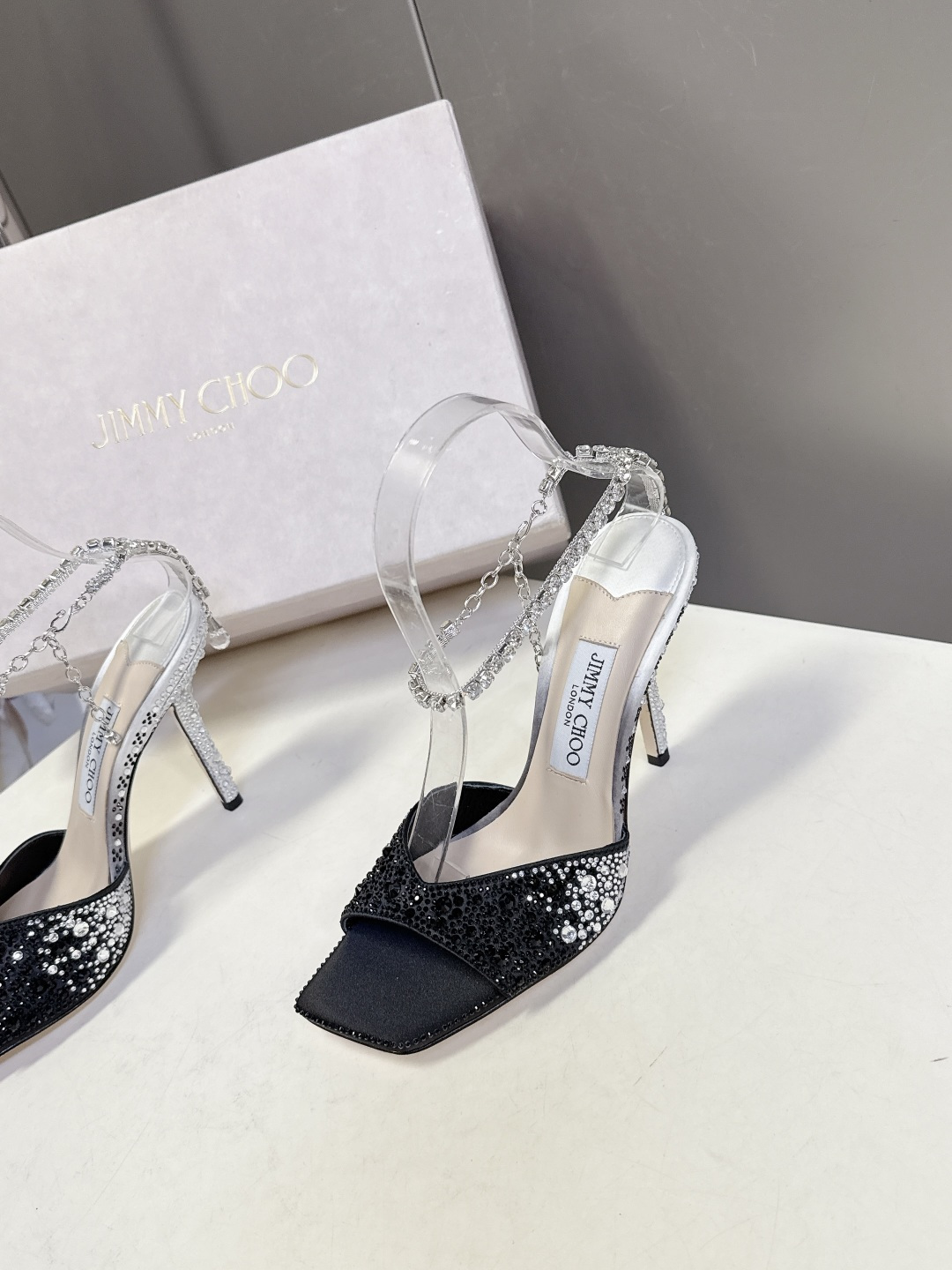 水钻星空🎀JlMMY CHOO🎀摩登鞋履，街拍神器SAE水晶链高跟凉鞋 尖拖系列 幻彩拼色烫钻款 夺目彩