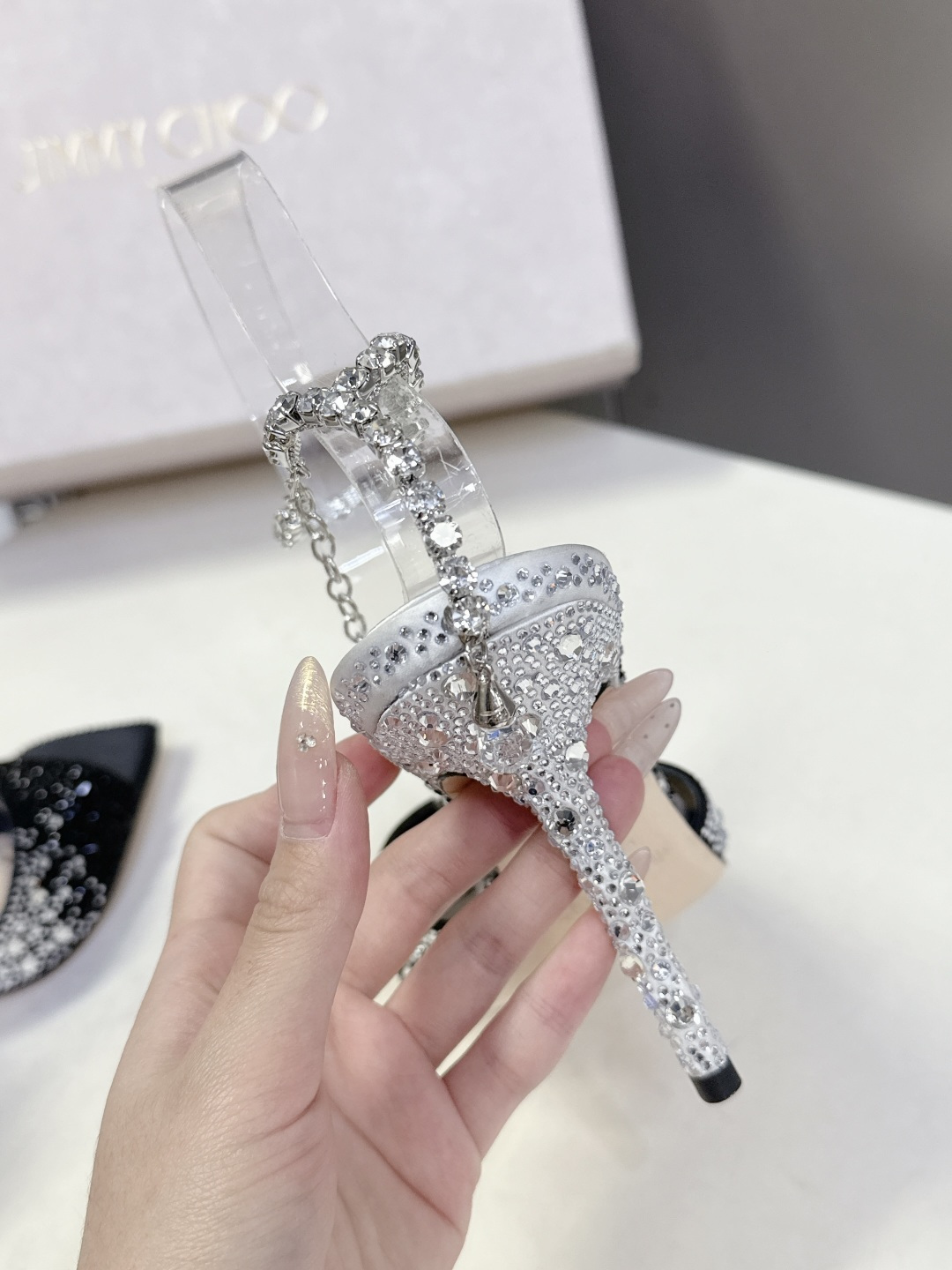 水钻星空🎀JlMMY CHOO🎀摩登鞋履，街拍神器SAE水晶链高跟凉鞋 尖拖系列 幻彩拼色烫钻款 夺目彩