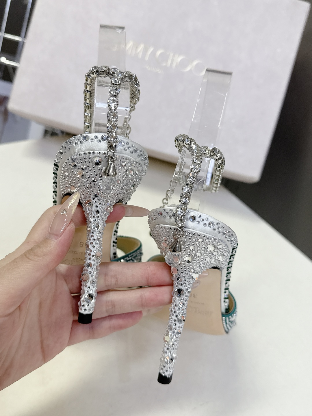 水钻星空🎀JlMMY CHOO🎀摩登鞋履，街拍神器SAE水晶链高跟凉鞋 尖拖系列 幻彩拼色烫钻款 夺目彩