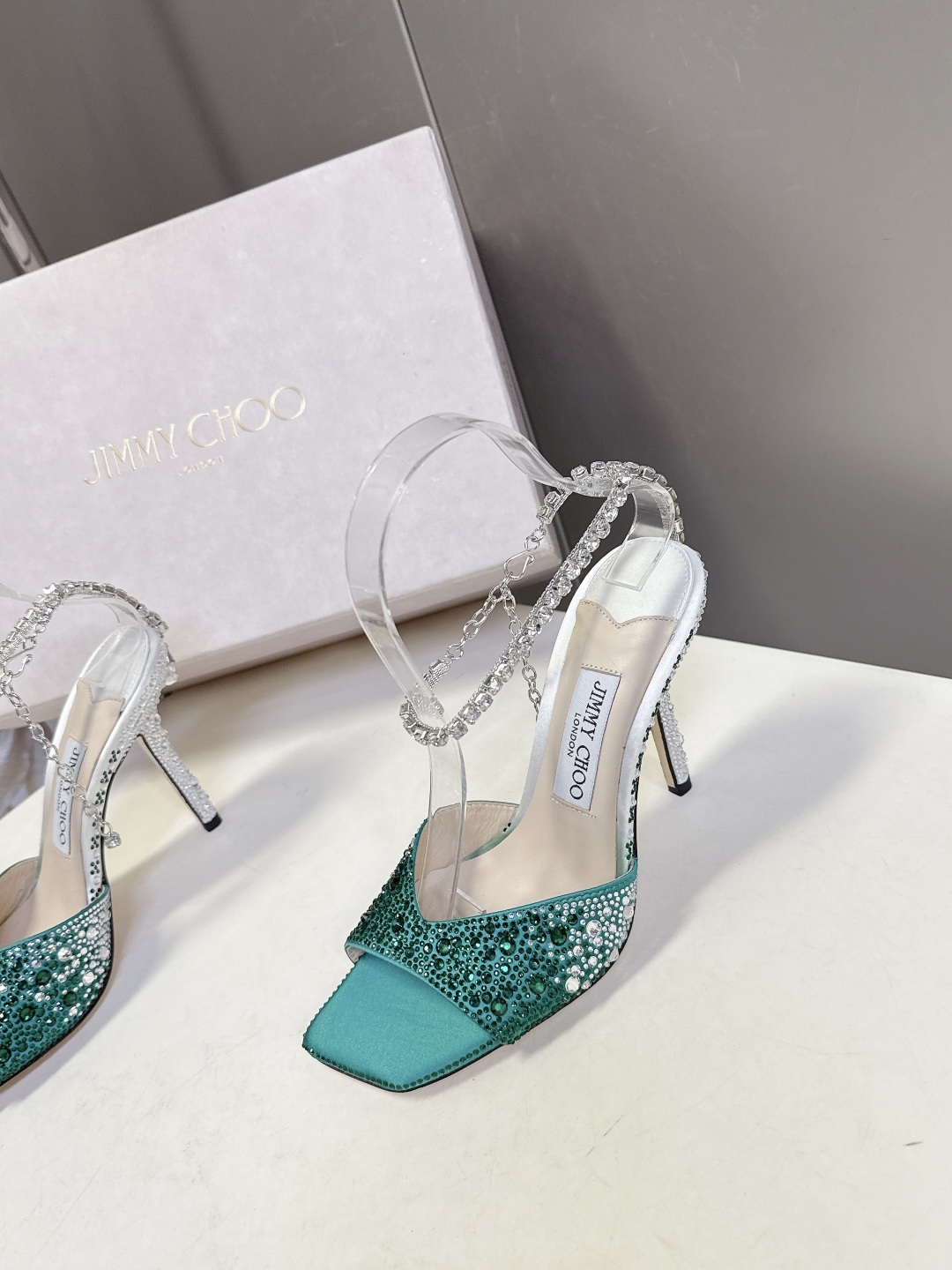 水钻星空🎀JlMMY CHOO🎀摩登鞋履，街拍神器SAE水晶链高跟凉鞋 尖拖系列 幻彩拼色烫钻款 夺目彩