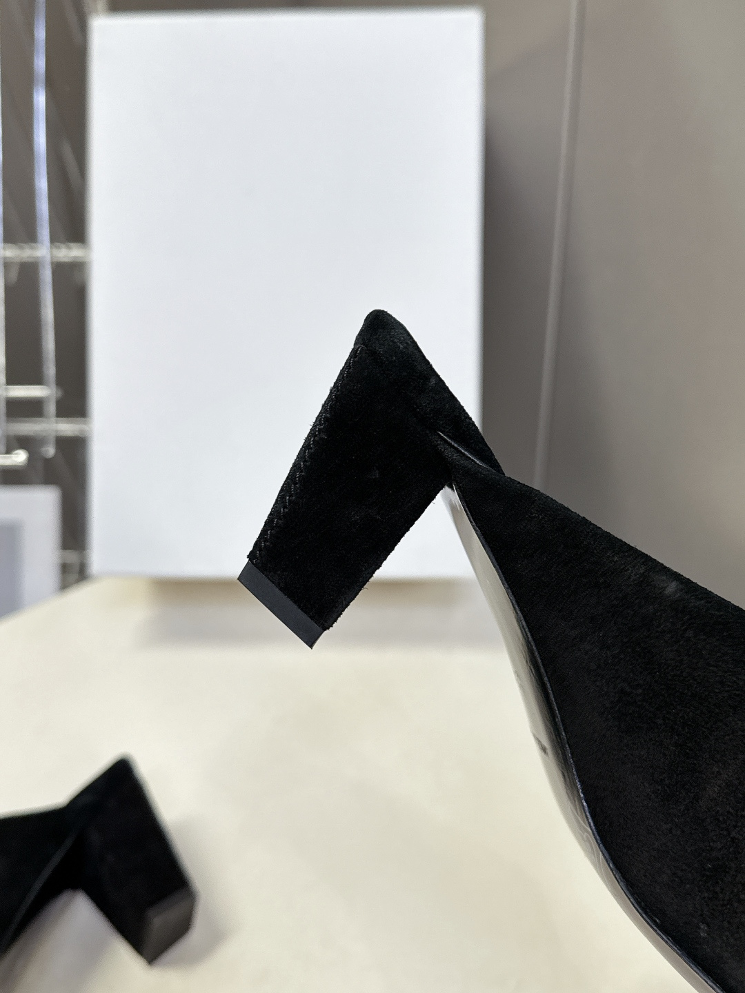 carven2026春夏最新老钱风时装鞋 超多明星时尚博主种草 carven的设计风格通常以经典简约为主