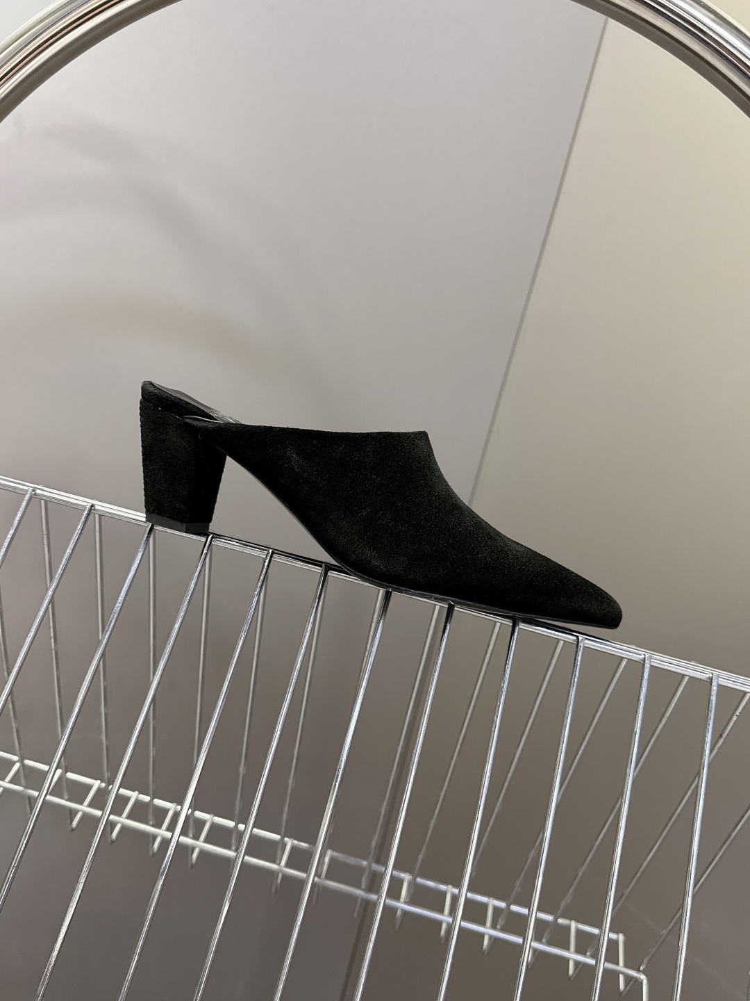 carven2026春夏最新老钱风时装鞋 超多明星时尚博主种草 carven的设计风格通常以经典简约为主