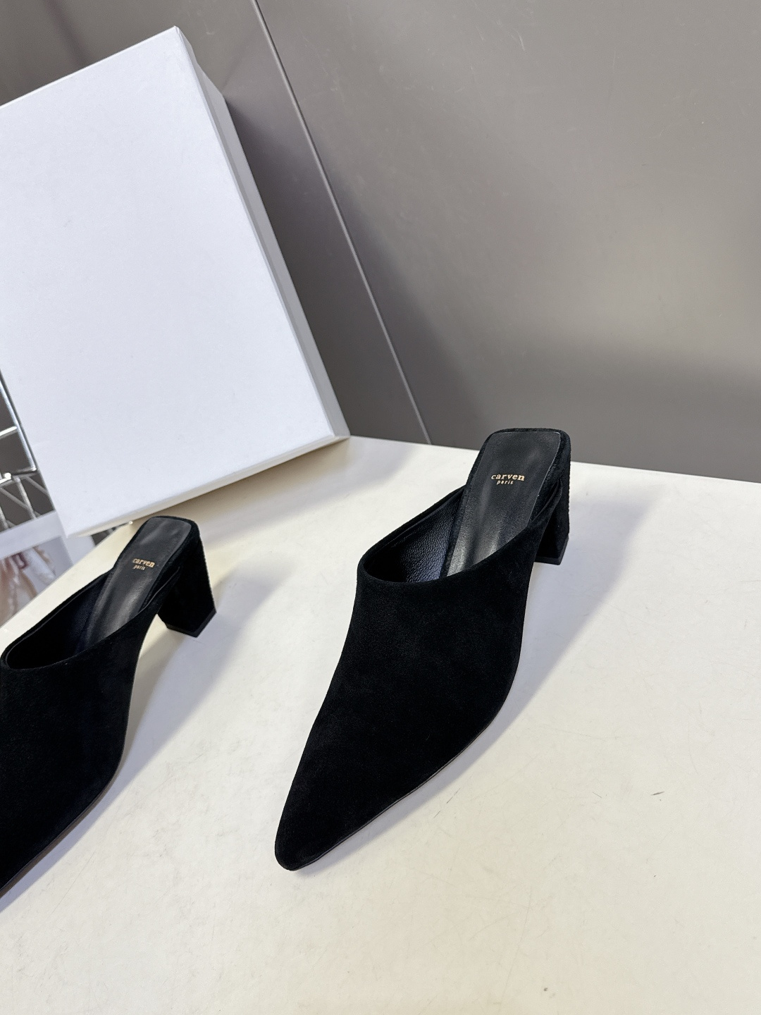 carven2026春夏最新老钱风时装鞋 超多明星时尚博主种草 carven的设计风格通常以经典简约为主