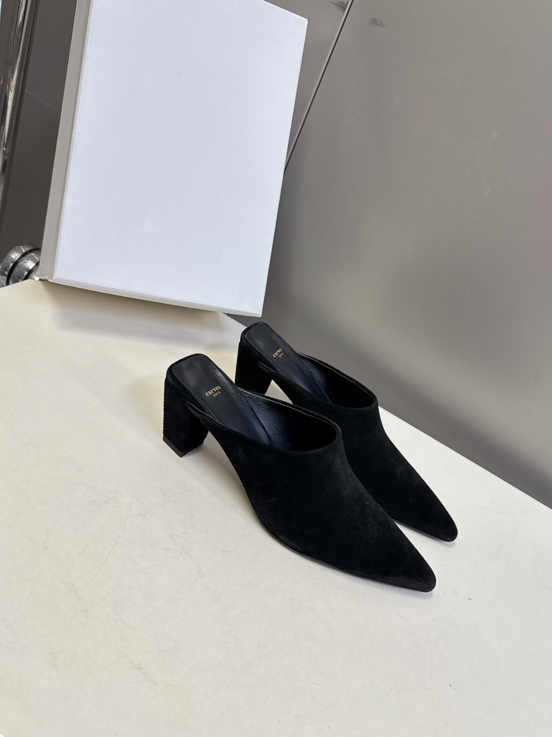 carven2026春夏最新老钱风时装鞋 超多明星时尚博主种草 carven的设计风格通常以经典简约为主