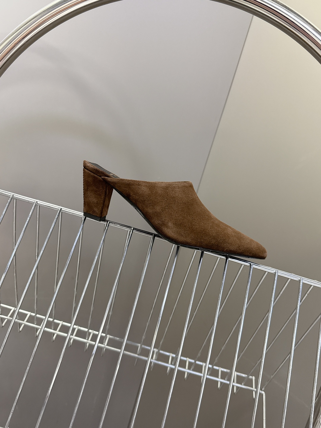 carven2026春夏最新老钱风时装鞋 超多明星时尚博主种草 carven的设计风格通常以经典简约为主