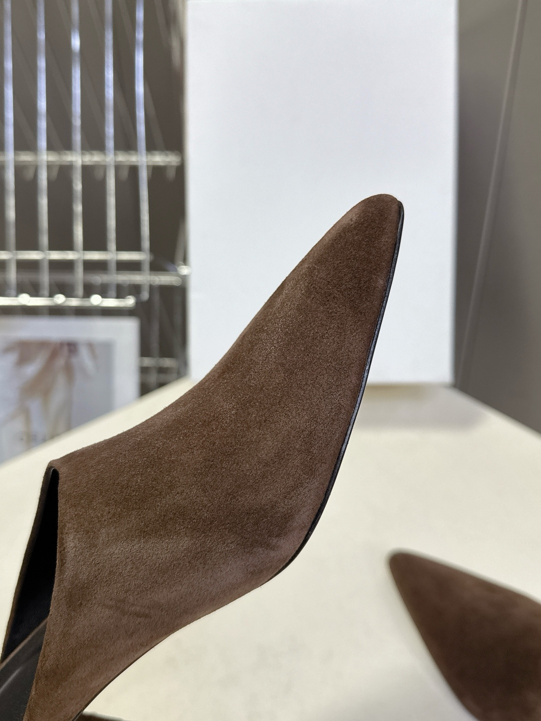 carven2026春夏最新老钱风时装鞋 超多明星时尚博主种草 carven的设计风格通常以经典简约为主