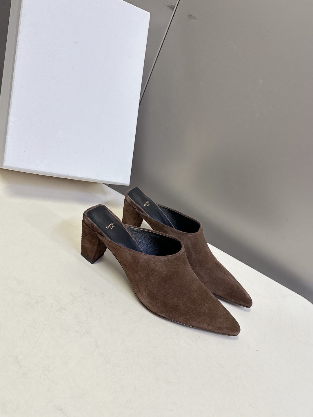 carven2026春夏最新老钱风时装鞋 超多明星时尚博主种草 carven的设计风格通常以经典简约为主