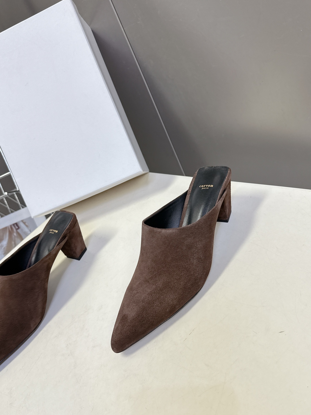 carven2026春夏最新老钱风时装鞋 超多明星时尚博主种草 carven的设计风格通常以经典简约为主