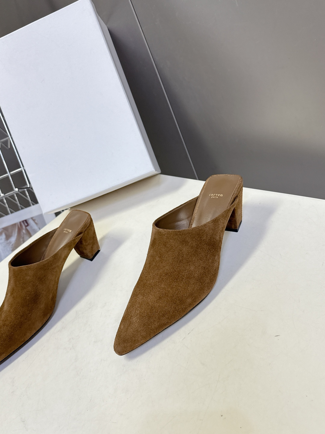 carven2026春夏最新老钱风时装鞋 超多明星时尚博主种草 carven的设计风格通常以经典简约为主