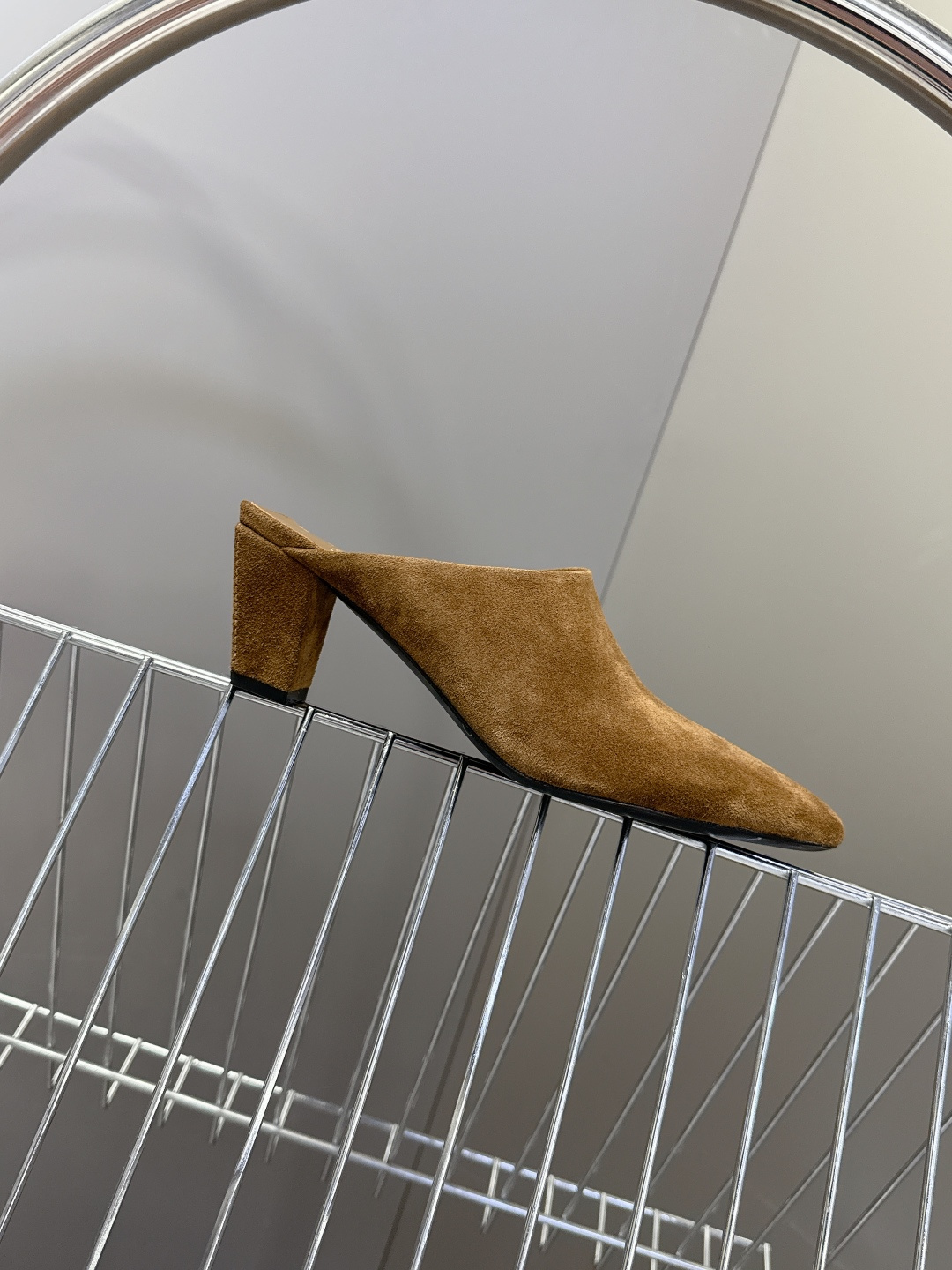 carven2026春夏最新老钱风时装鞋 超多明星时尚博主种草 carven的设计风格通常以经典简约为主