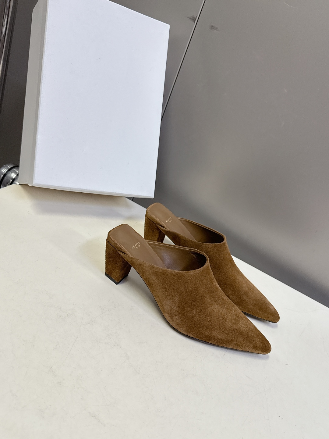 carven2026春夏最新老钱风时装鞋 超多明星时尚博主种草 carven的设计风格通常以经典简约为主