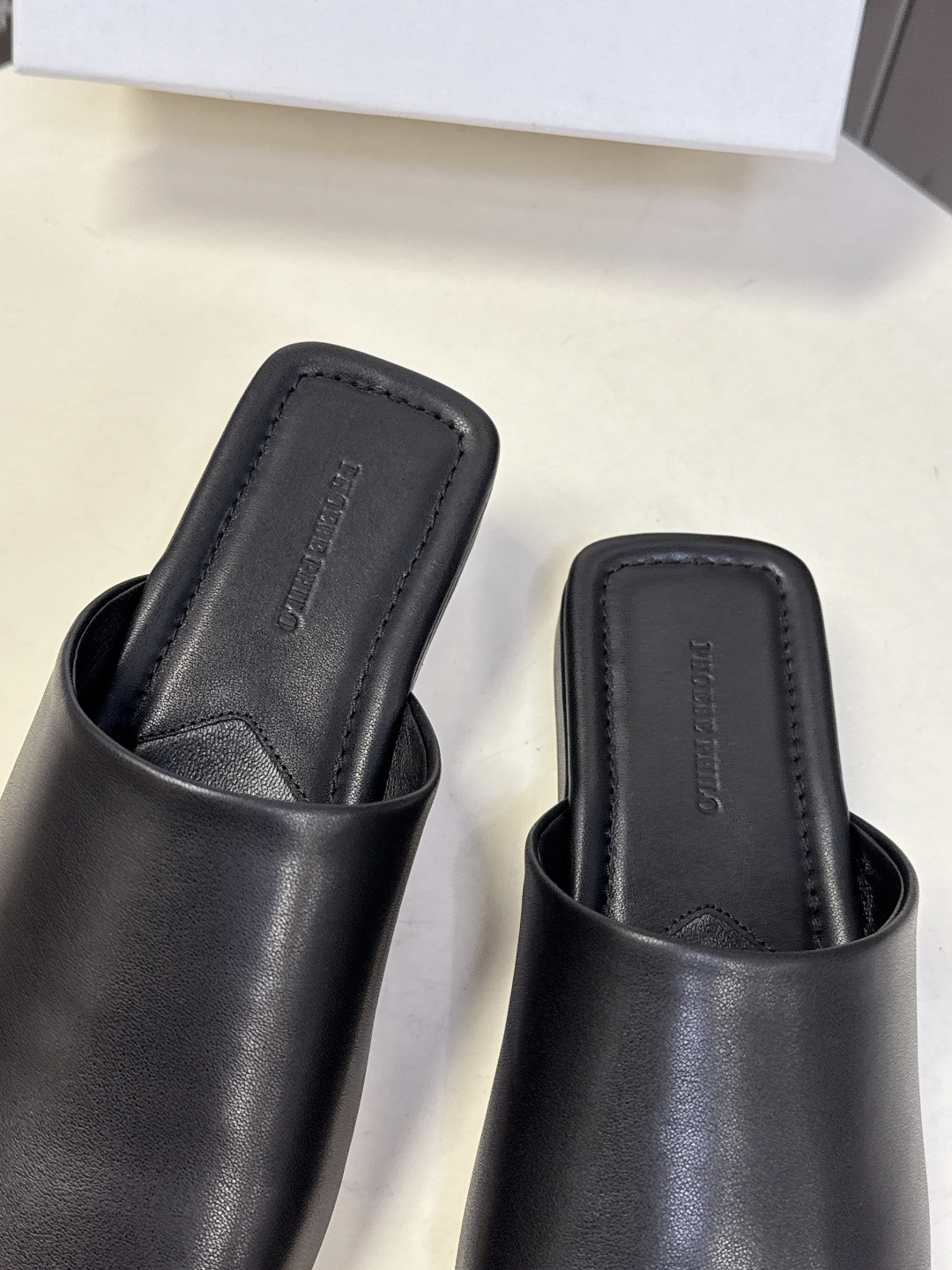 Phoebe Philo2026春夏最新款半拖鞋超多明星网红种草今年超火的品牌 Phoebe Philo