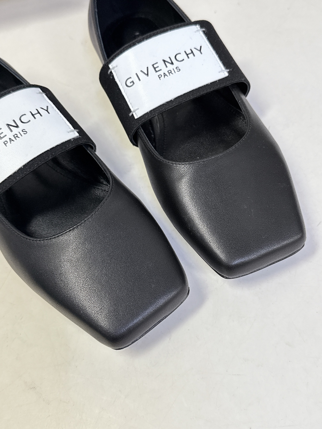 Givenchy纪梵希章若楠同款Sliced Square方头芭蕾舞平底鞋超多明星时尚博主种草 裁切方头