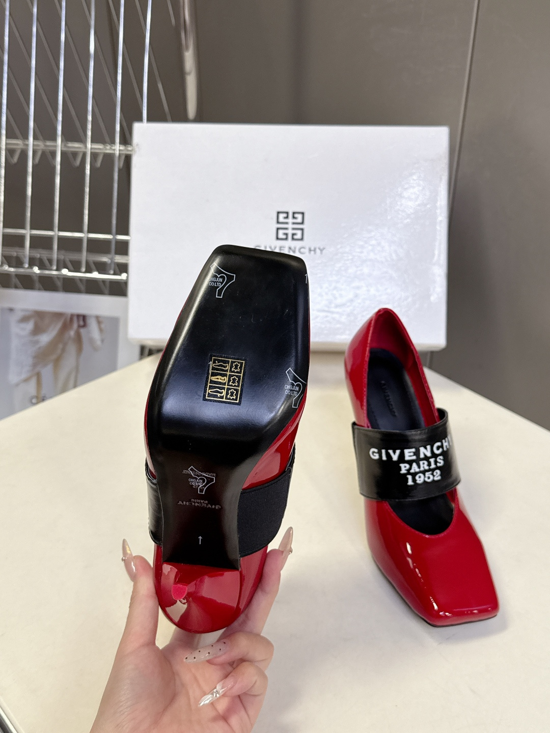 Givenchy纪梵希章若楠同款Sliced Square高跟鞋超多明星时尚博主种草 轻松优雅气质。兼顾