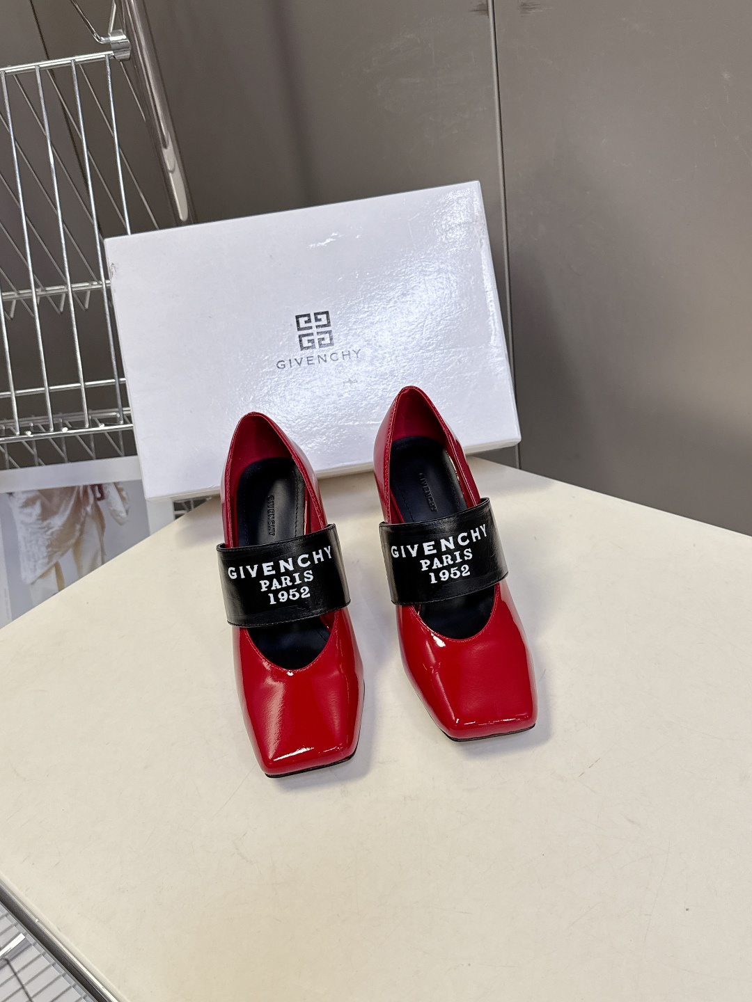 Givenchy纪梵希章若楠同款Sliced Square高跟鞋超多明星时尚博主种草 轻松优雅气质。兼顾