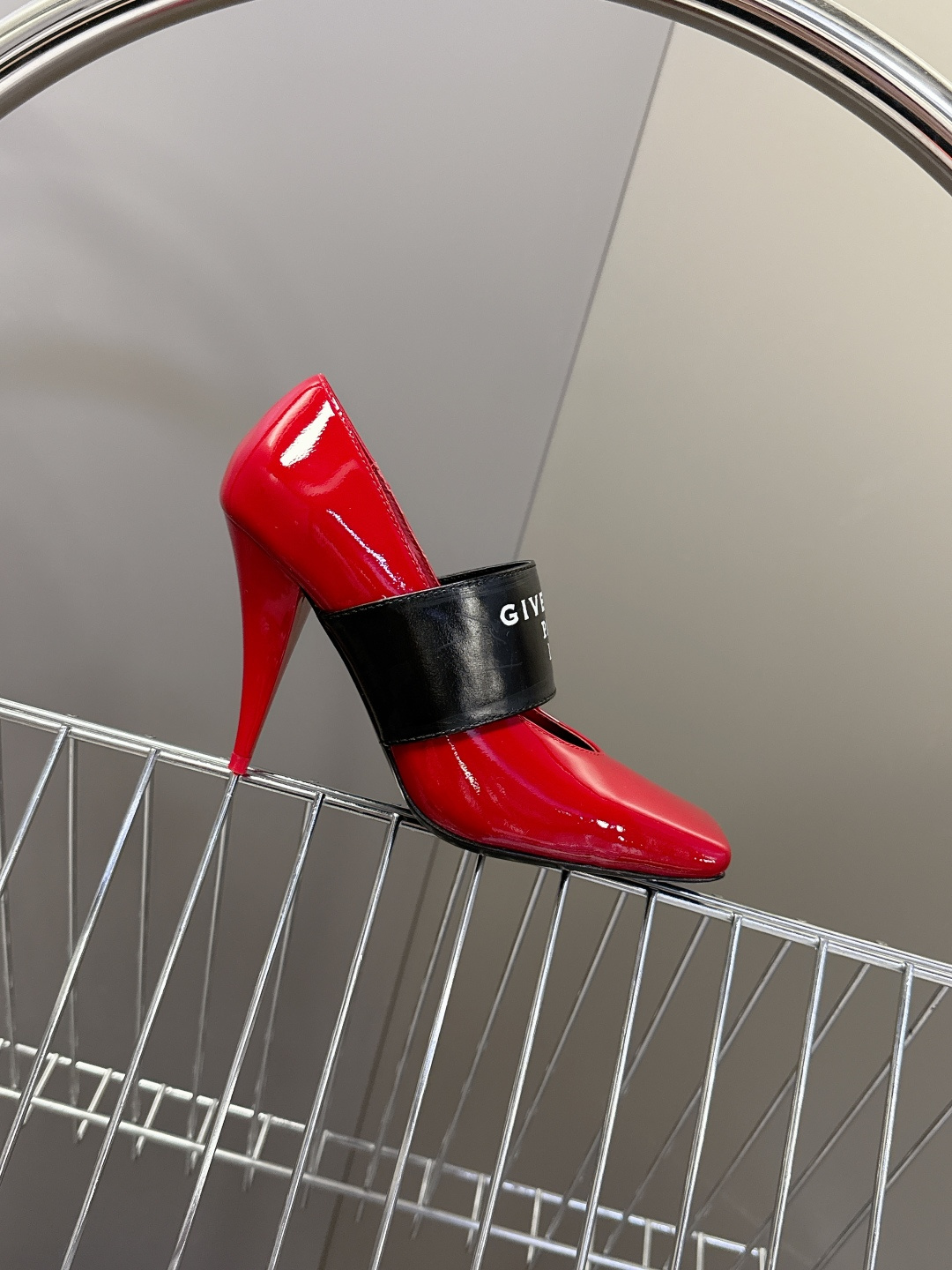 Givenchy纪梵希章若楠同款Sliced Square高跟鞋超多明星时尚博主种草 轻松优雅气质。兼顾