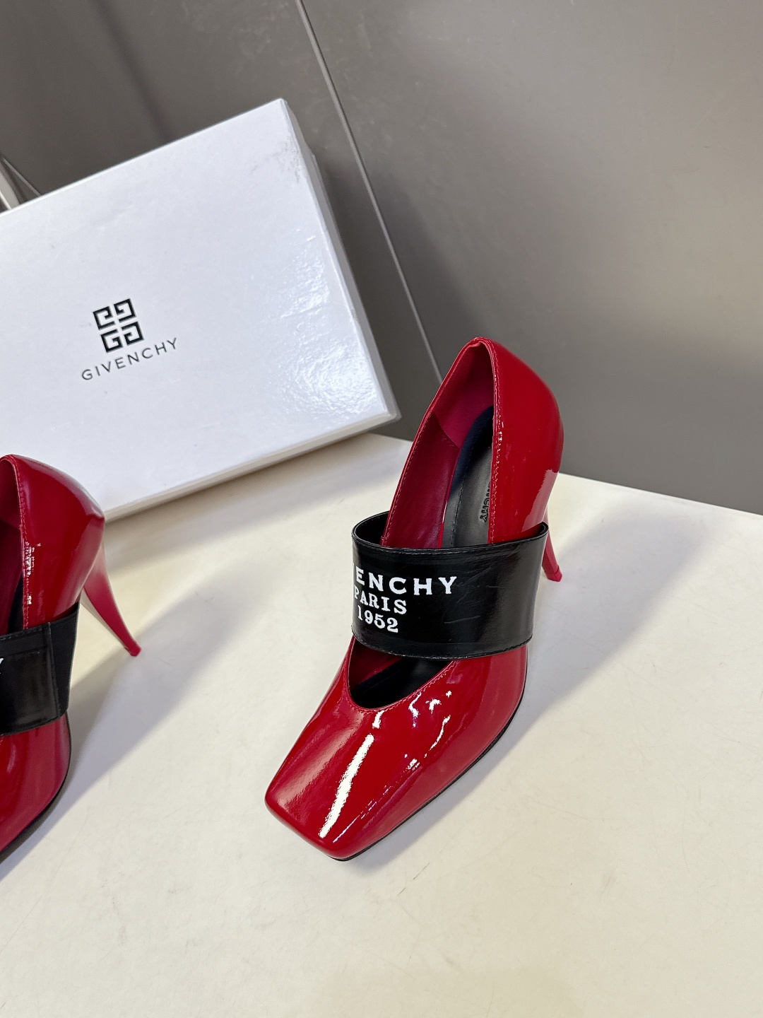 Givenchy纪梵希章若楠同款Sliced Square高跟鞋超多明星时尚博主种草 轻松优雅气质。兼顾