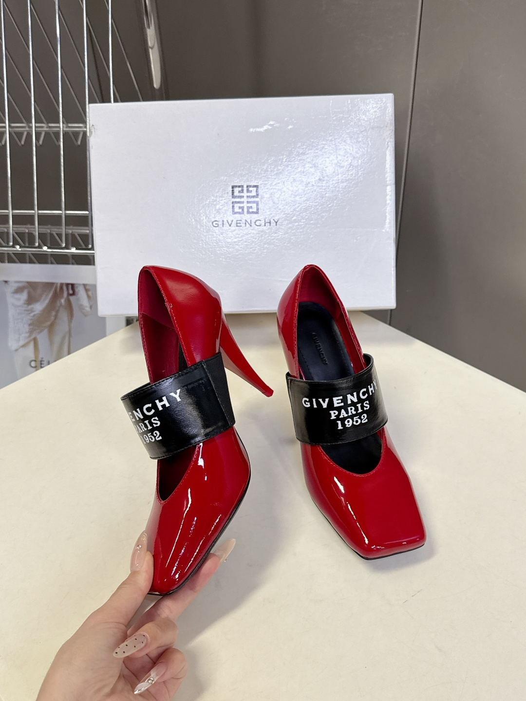 Givenchy纪梵希章若楠同款Sliced Square高跟鞋超多明星时尚博主种草 轻松优雅气质。兼顾