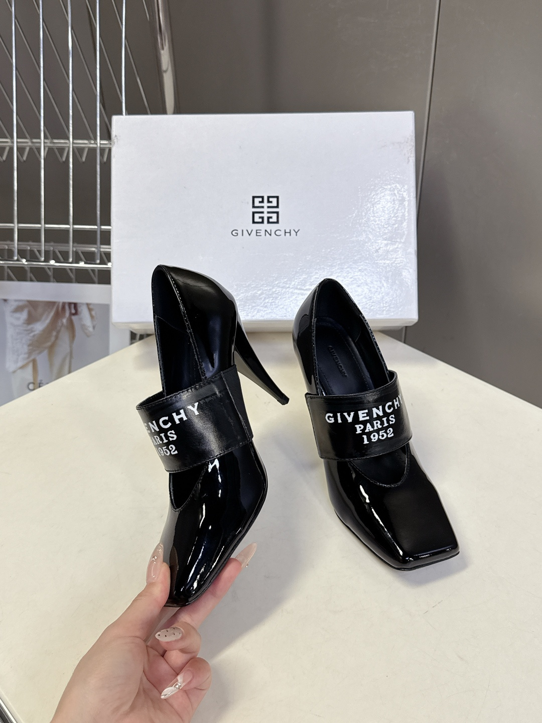 Givenchy纪梵希章若楠同款Sliced Square高跟鞋超多明星时尚博主种草 轻松优雅气质。兼顾