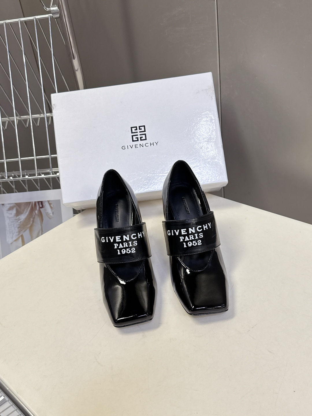 Givenchy纪梵希章若楠同款Sliced Square高跟鞋超多明星时尚博主种草 轻松优雅气质。兼顾